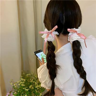 空房间里的女人